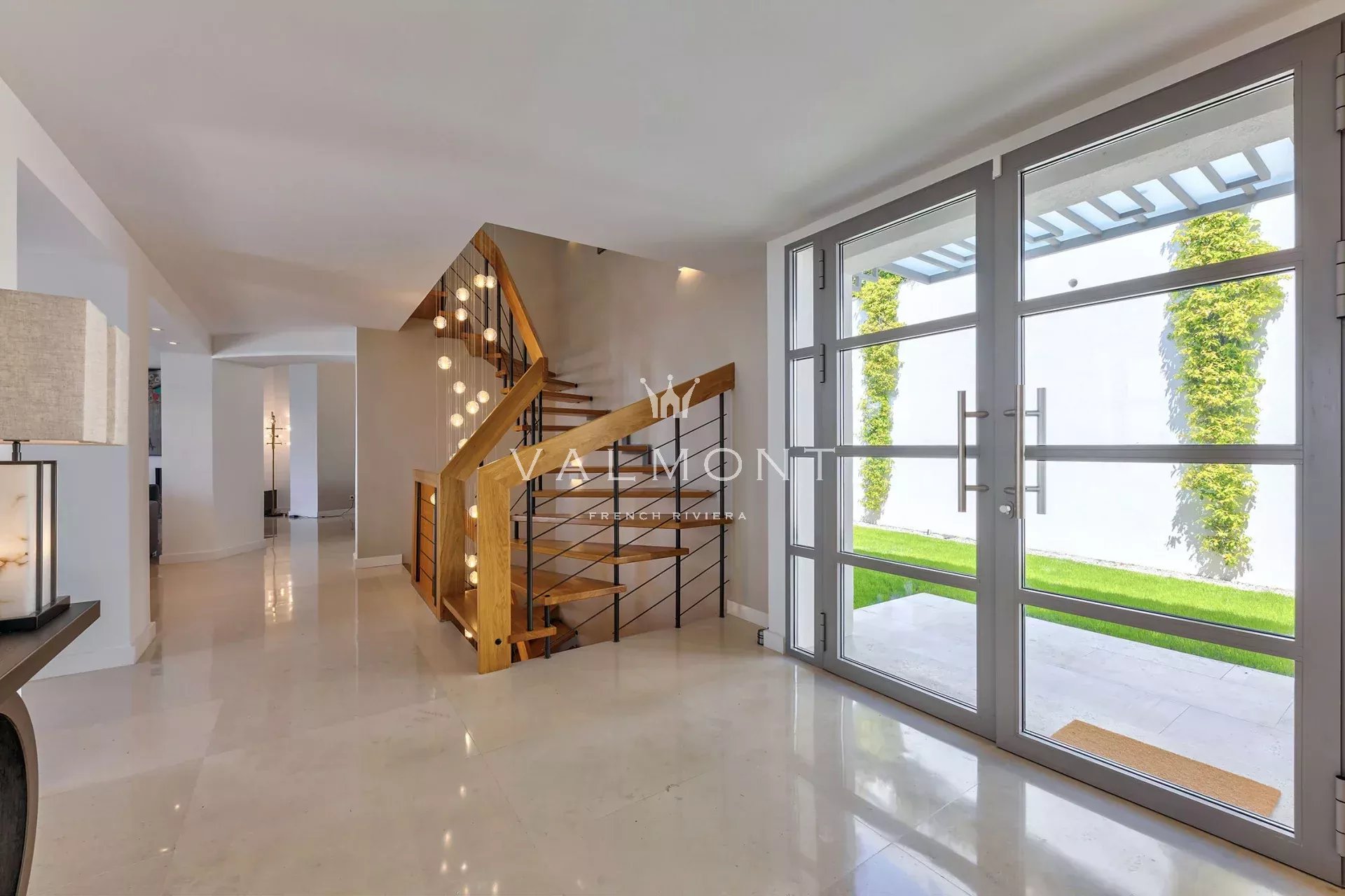 Une élégante maison moderne de 5 chambres à Cannes