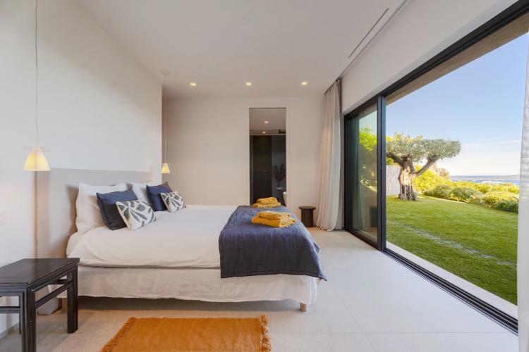 Villa neuve avec vue mer panoramique à vendre à Beauvallon