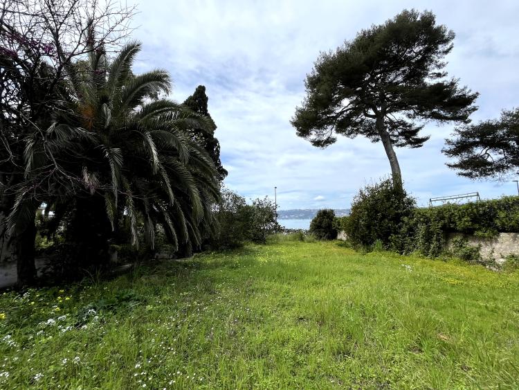 CAP D'ANTIBES - PREMIERE LIGNE - BAISSE DE PRIX - VILLA DANS DOMAINE SECURISÉ DU CAP