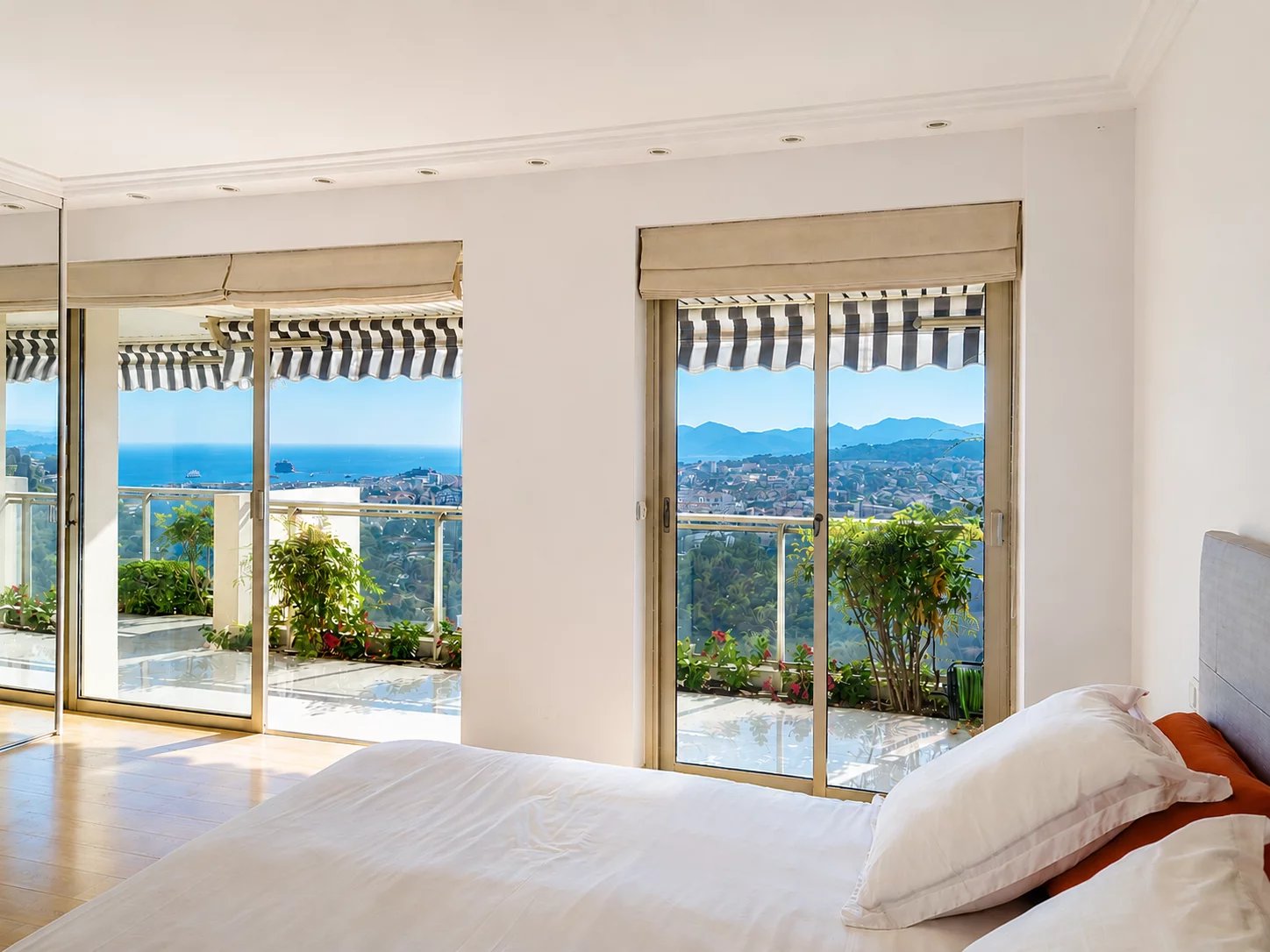 LE CANNET COLLINES - GRAND APPARTEMENT T4 TRAVERSANT - PLEINE VUE MER