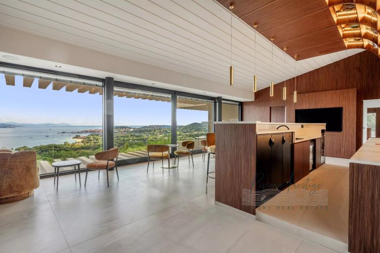 Villa contemporaine avec vue panoramique sur le Golfe de Saint-Tropez – Gassin