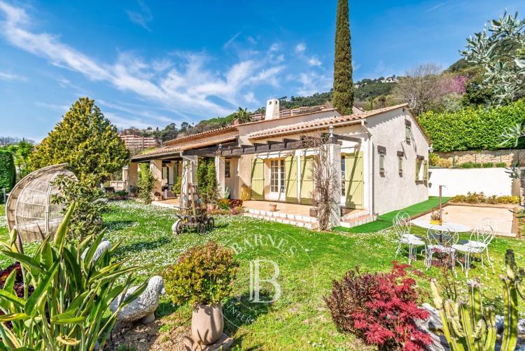 Grasse Saint-Jean - Villa avec appartement indépendant en position dominante vue mer au calme