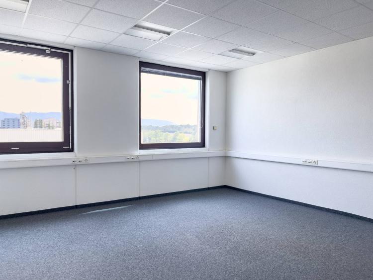 Bureaux, locaux administratifs de 381m2 à louer à Satigny
