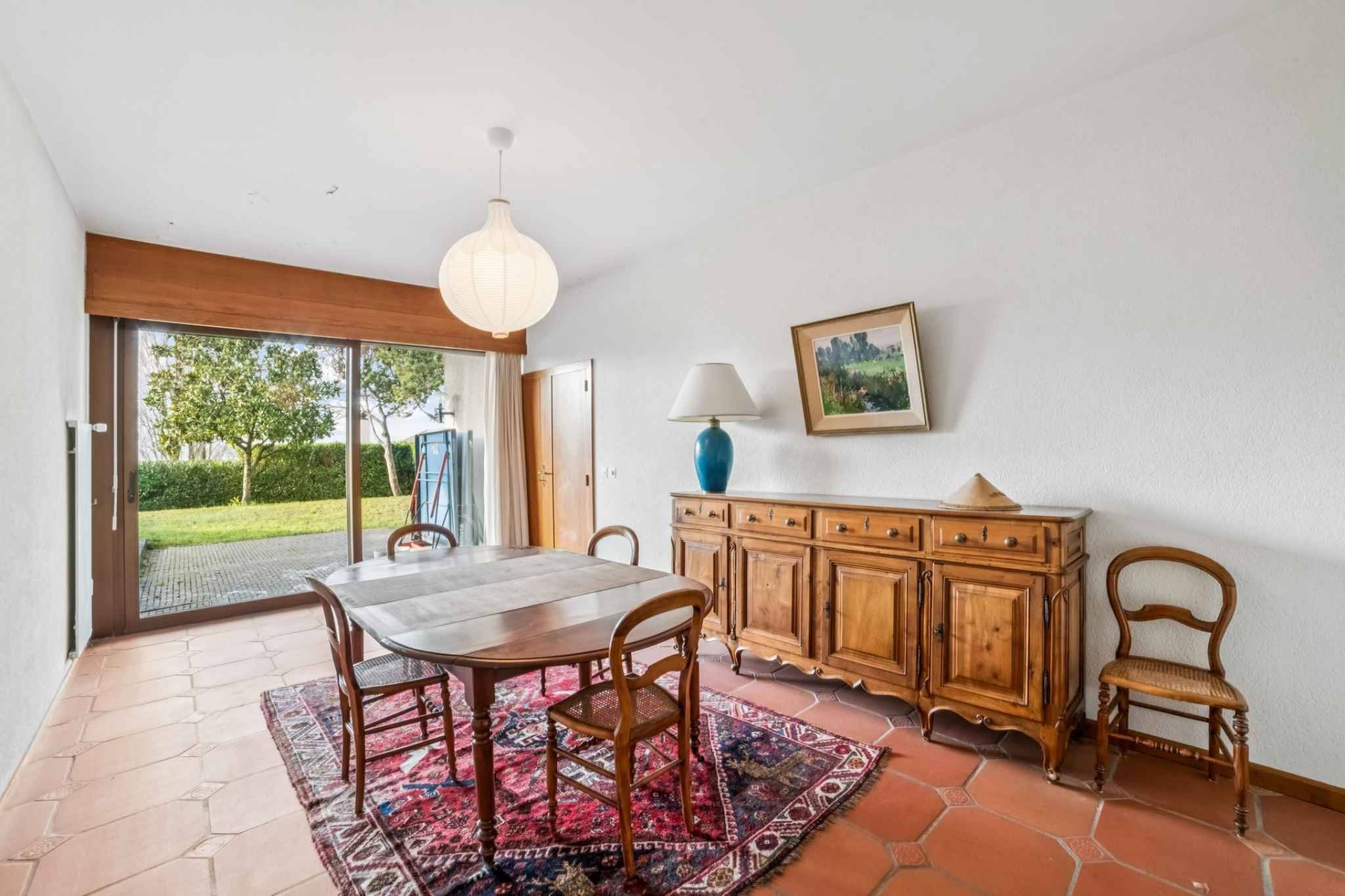 Villa d'architecte avec belle vue et accès privatif au lac