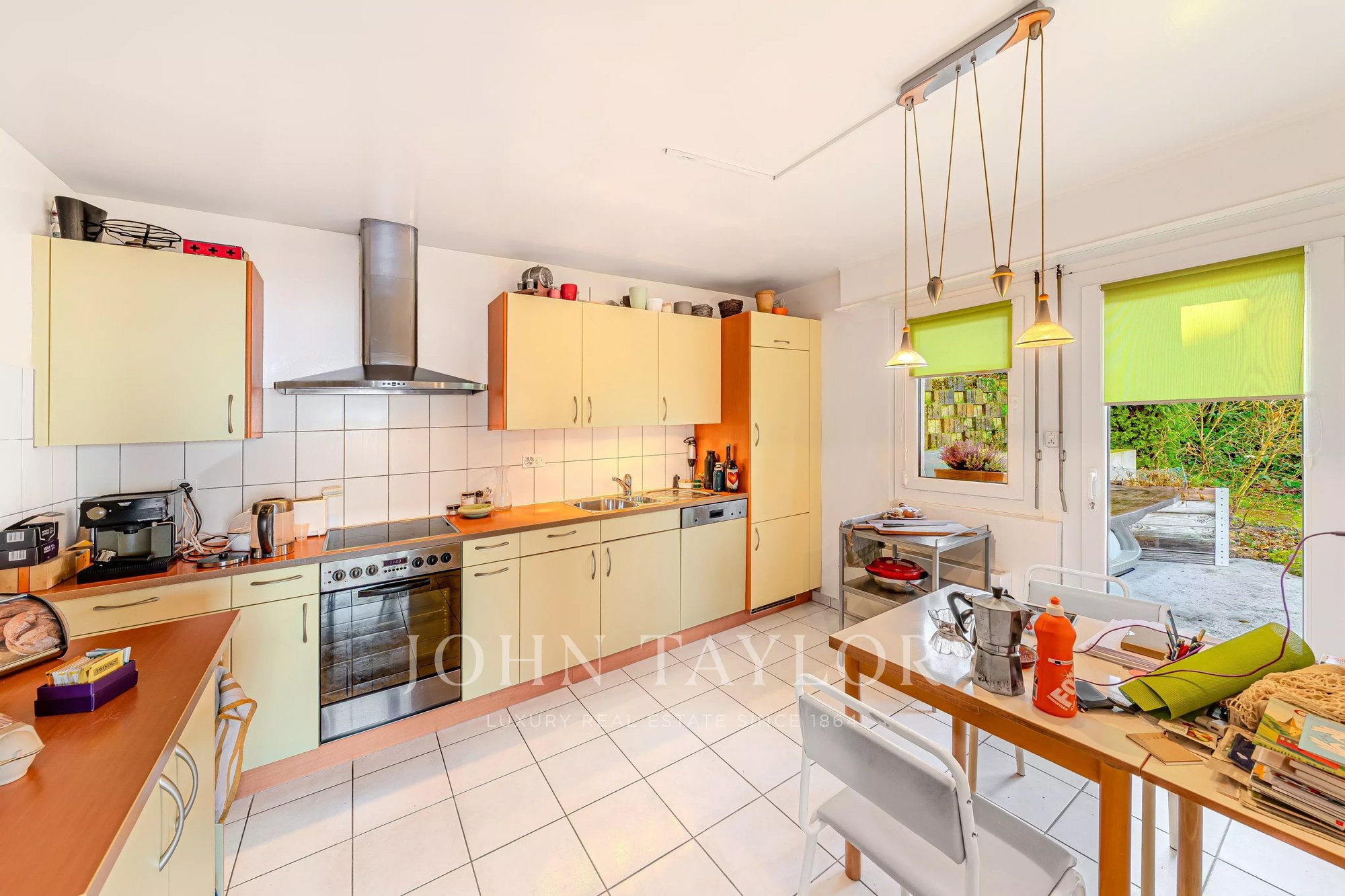 Villa De 5,5 Pièces Avec Vue Panoramique, Proche De Montreux