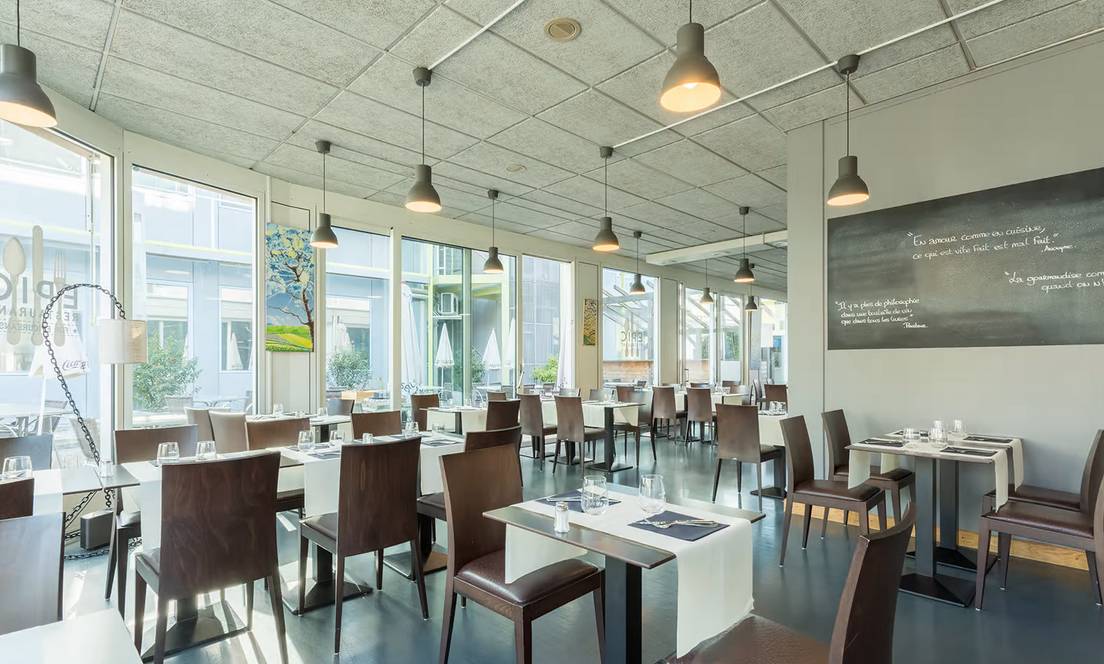Plan-les-Ouates surface de 430 m2 avec une terrasse