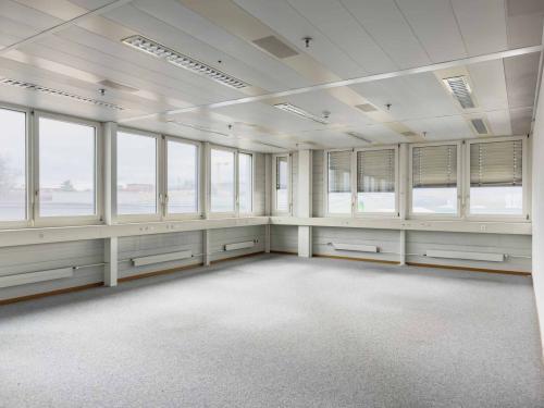 Bureaux lumineux et semi-aménagés à Meyrin