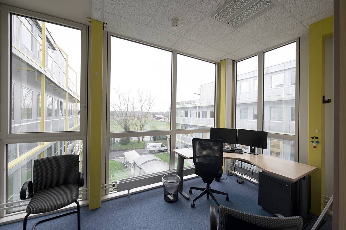 Locaux en zone FTI d'env 720m2 à Plan-les-Ouates