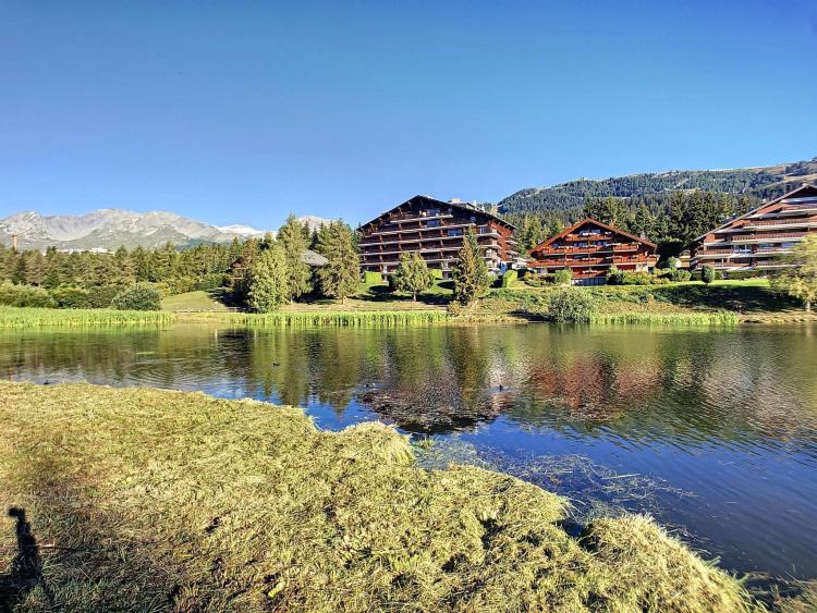 Superbe 3 pièces face au lac de la Moubra + chambre de service