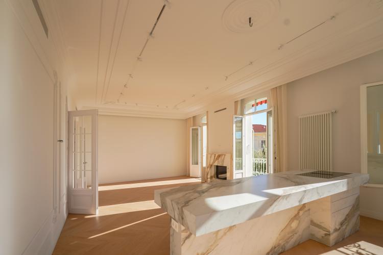 CAP D'AIL - APPARTEMENT SPACIEUX - DERNIER ETAGE AVEC JARDIN