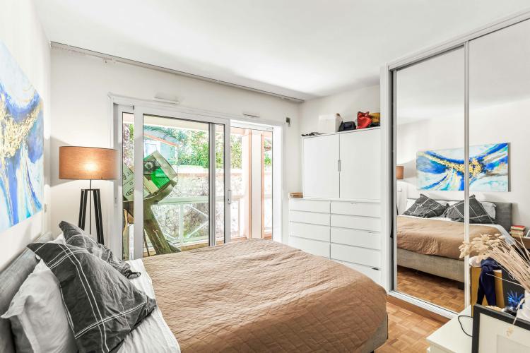 Villa Bianca: Spacieux 3 Pièces à Proximité de Mareterra avec Parking Double & Cave
