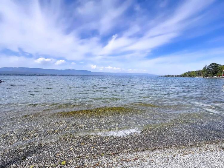 Villa d'architecte avec belle vue et accès privatif au lac