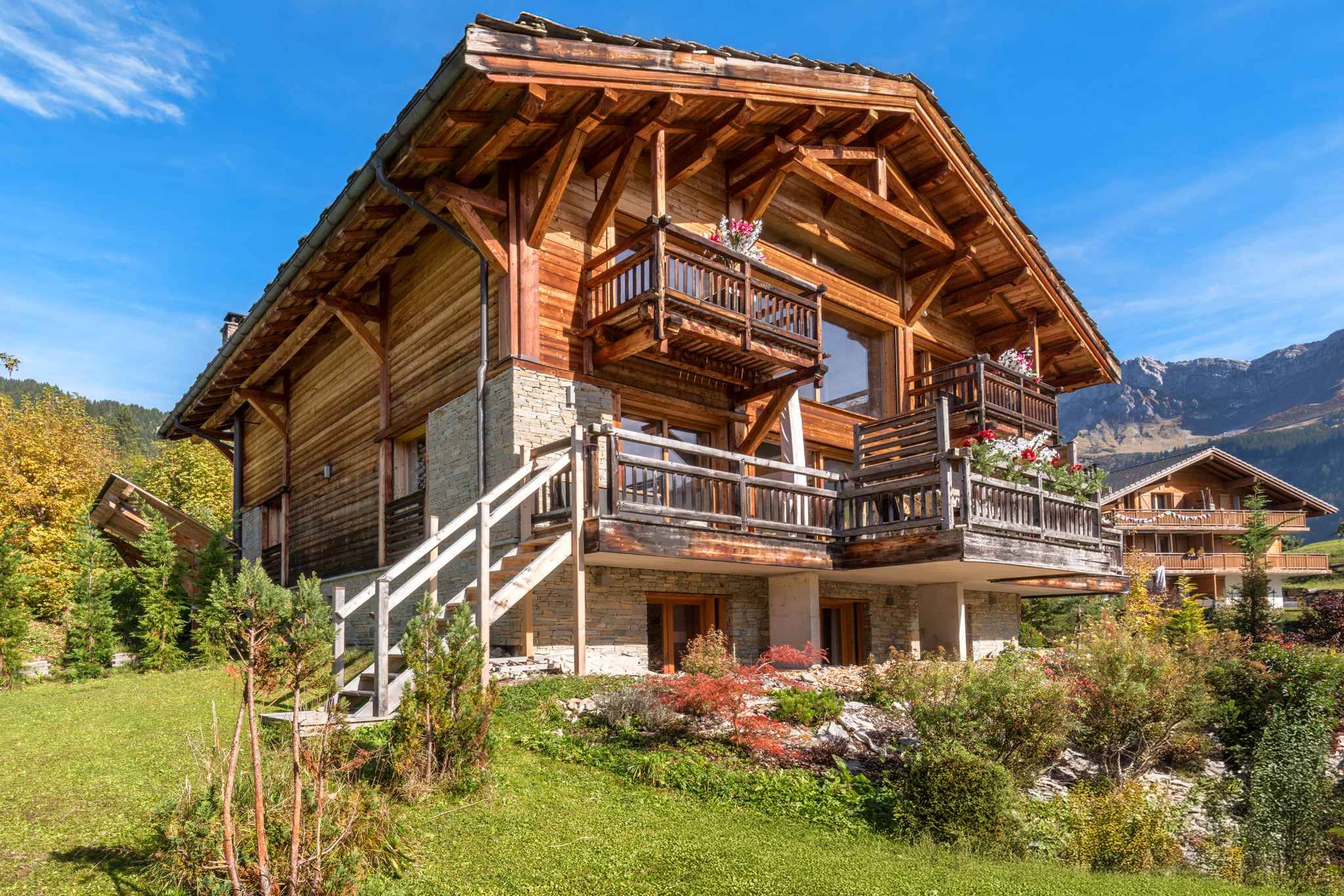 Un chalet Bayrou à vendre dans la région de Villars-sur-Ollon - L'art de la construction alpine de Megève à Crans-Montana