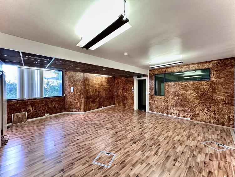Local commercial de 180 m2 à louer à la Chaux-de-Fonds