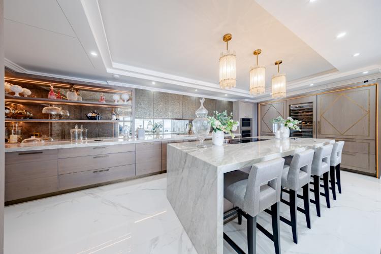 PENTHOUSE RENOVE PROCHE DE MONACO AVEC VUE MER SUR