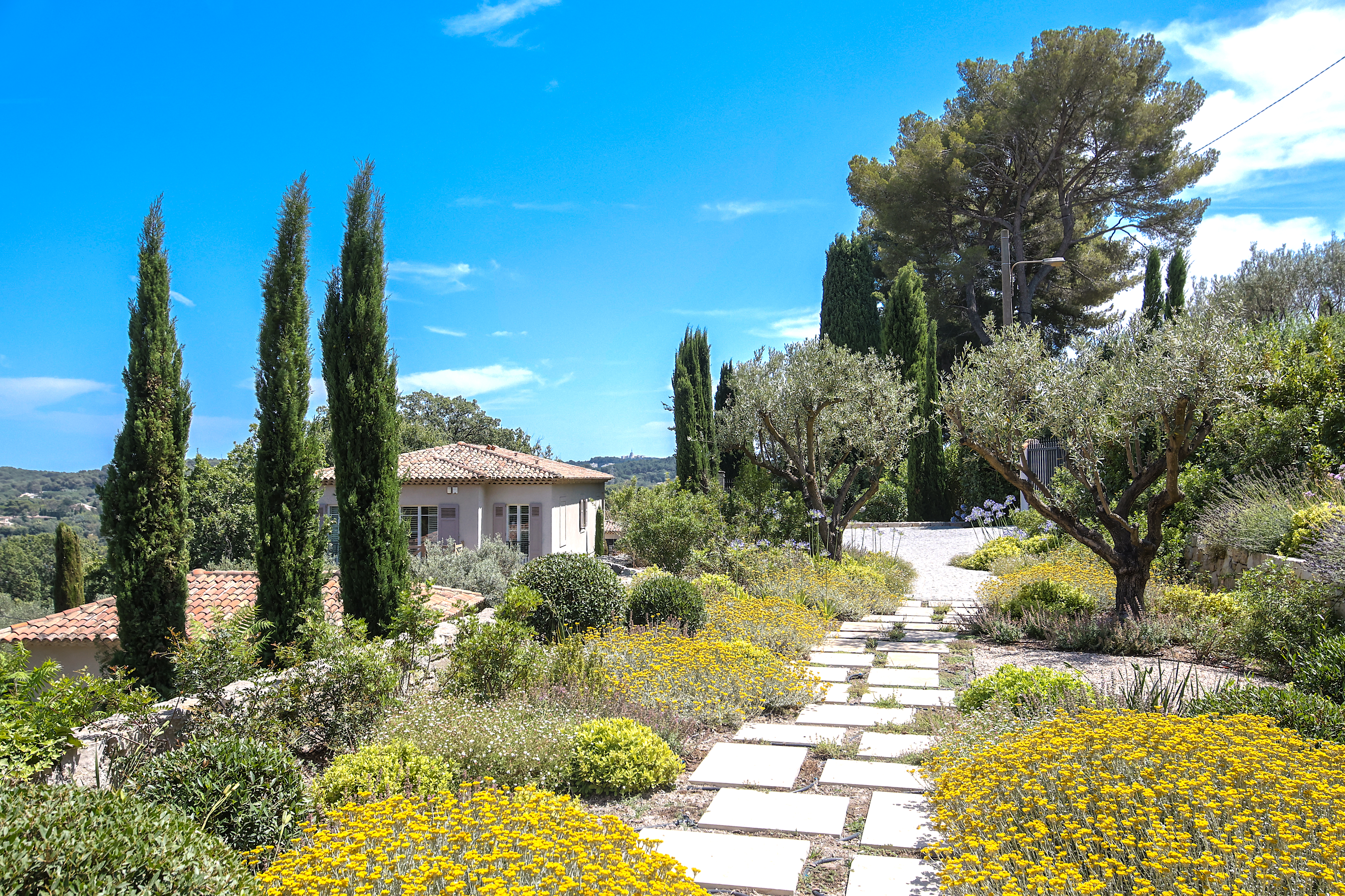 MOUGINS - BAISSE DE PRIX - VILLA DE LUXE EN EXCLUSIVITÉ - 599m2 - TERRAIN 3 100 M2