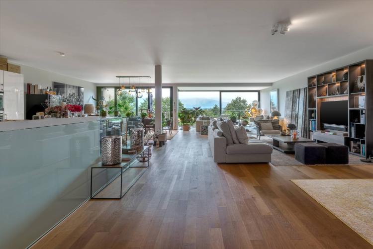EN EXCLUSIVITÉ - duplex de 5 chambres avec terrasses, jardins et vue lac
