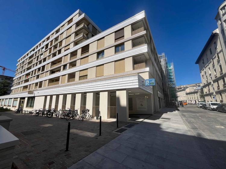 Arcade de 232 m2 - Projet neuf aux Acacias