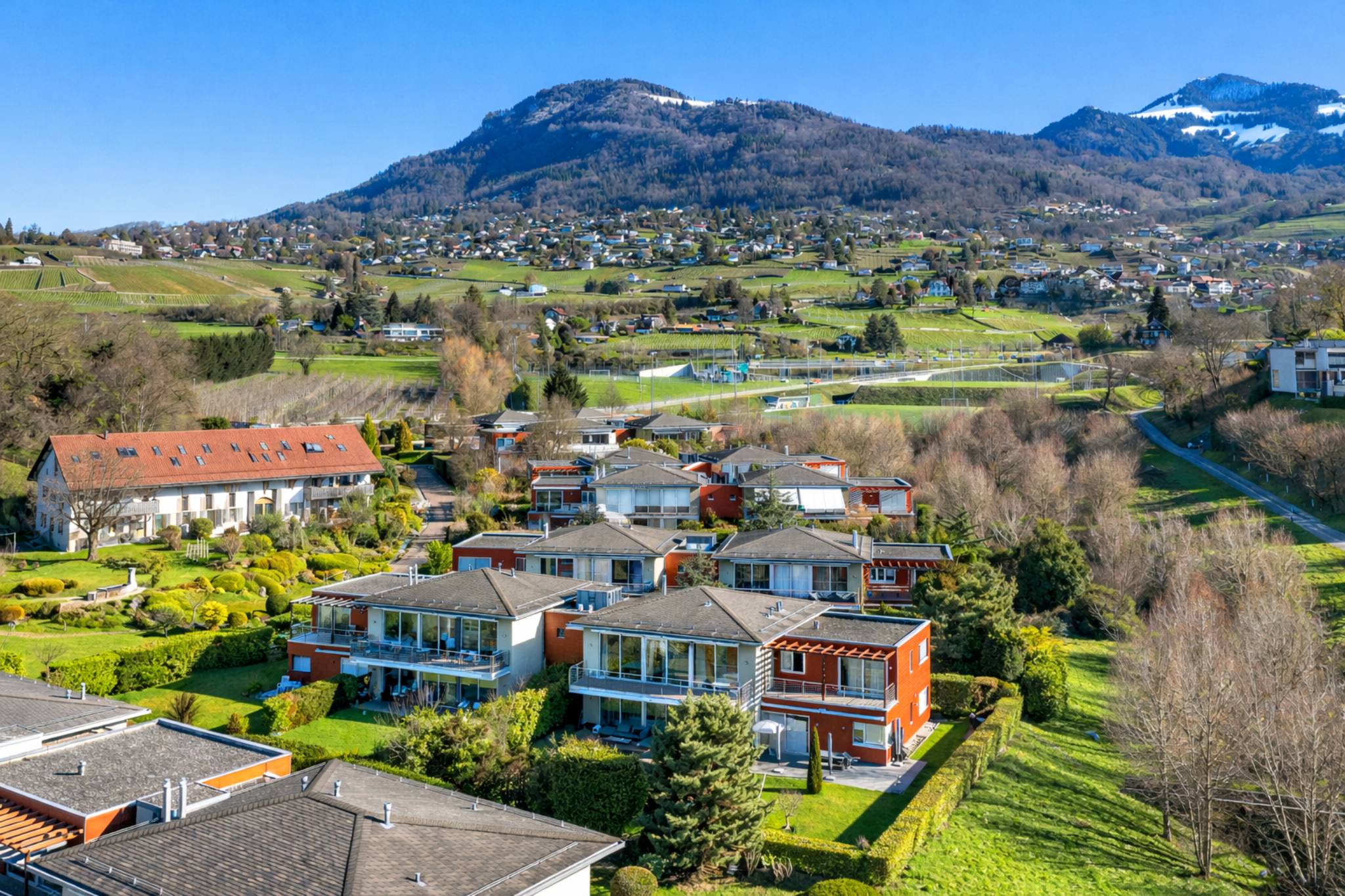Magnifique villa contiguë située dans un quartier résidentiel calme et sécurisé !