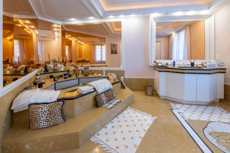 VILLA EXCEPTIONNELLE PROCHE DE MONACO