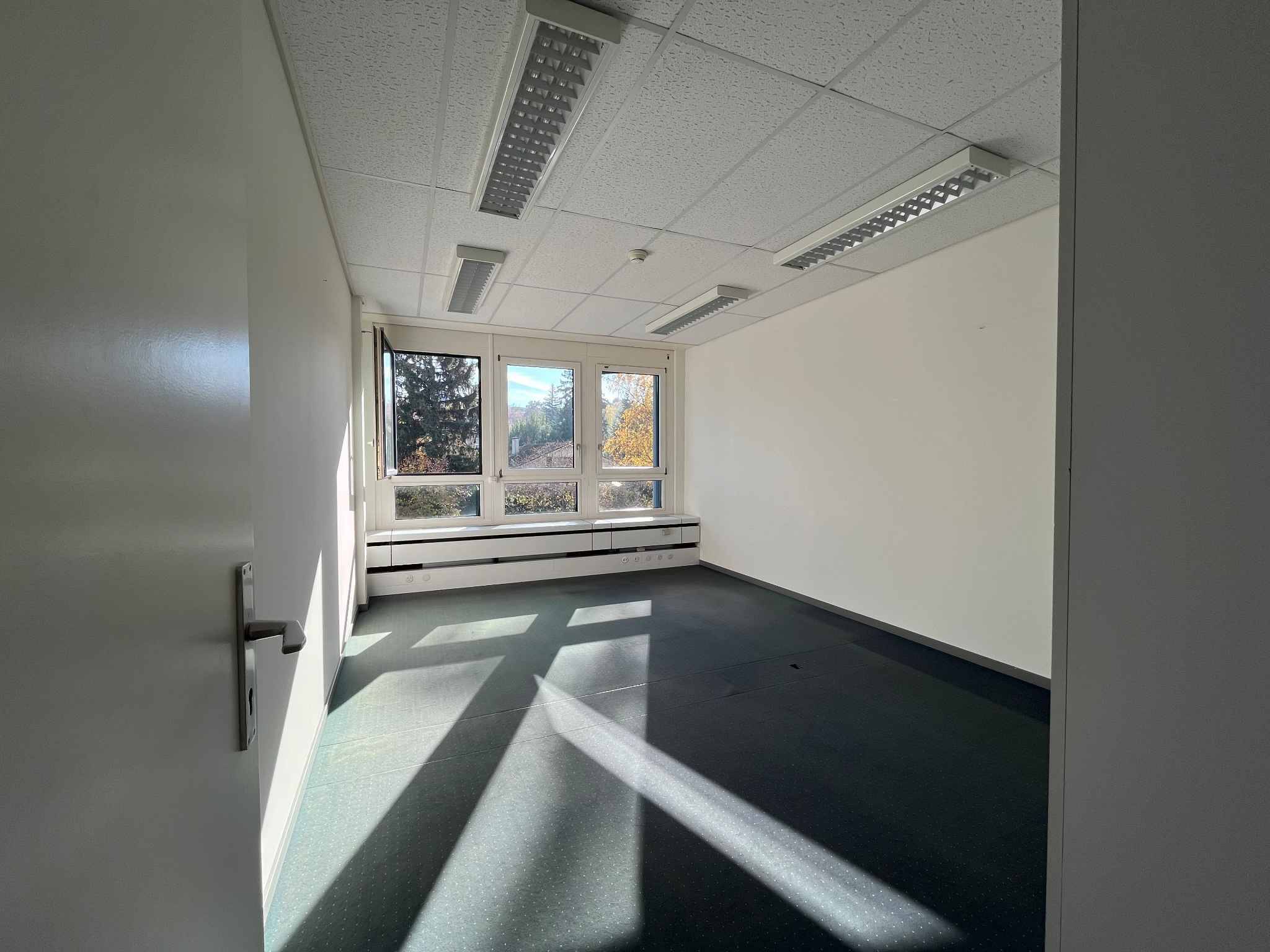 Bureaux de 164m2 - lumineux à proximité de l'aéroport et de la Place des Nations