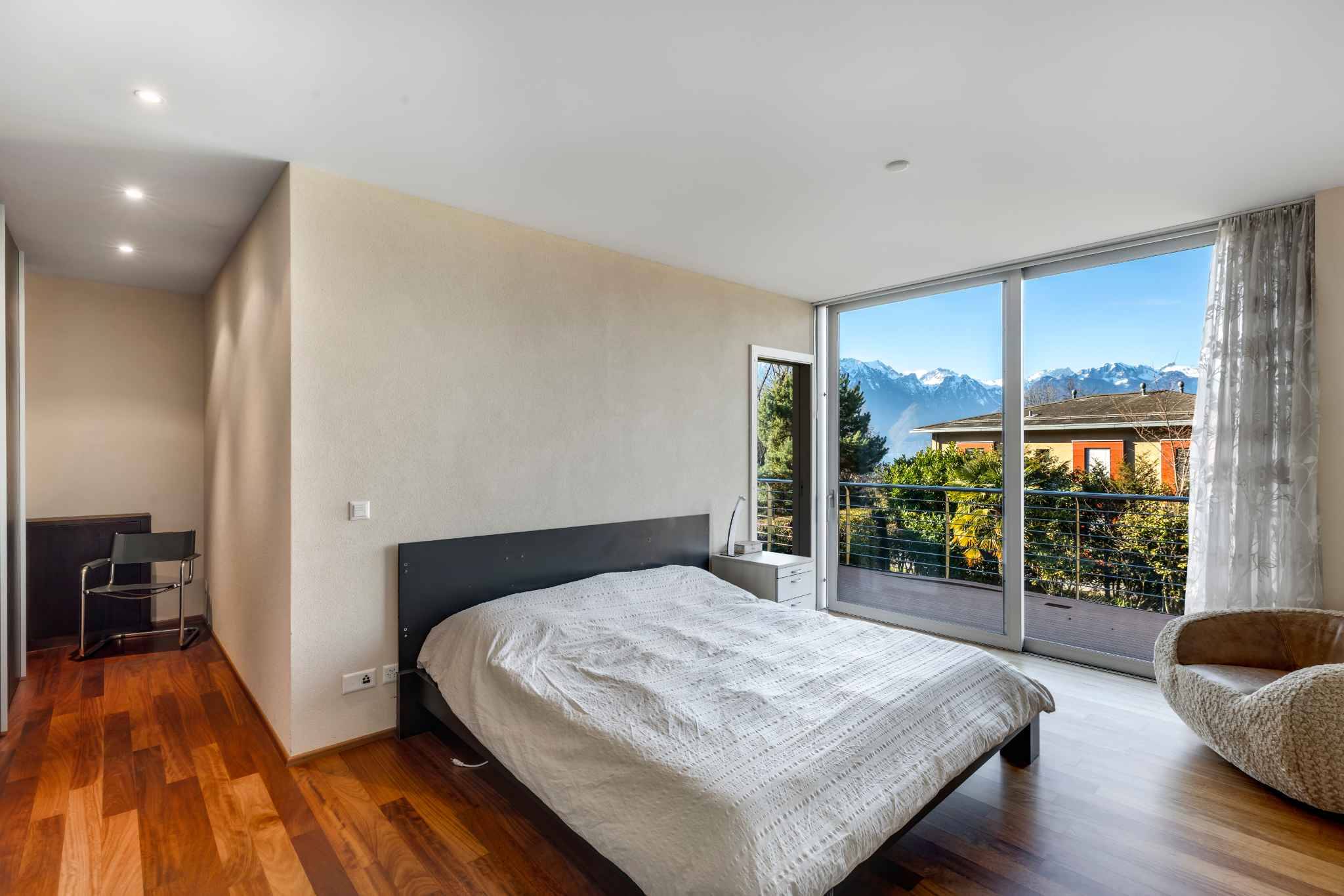 Magnifique villa contiguë située dans un quartier résidentiel calme et sécurisé !