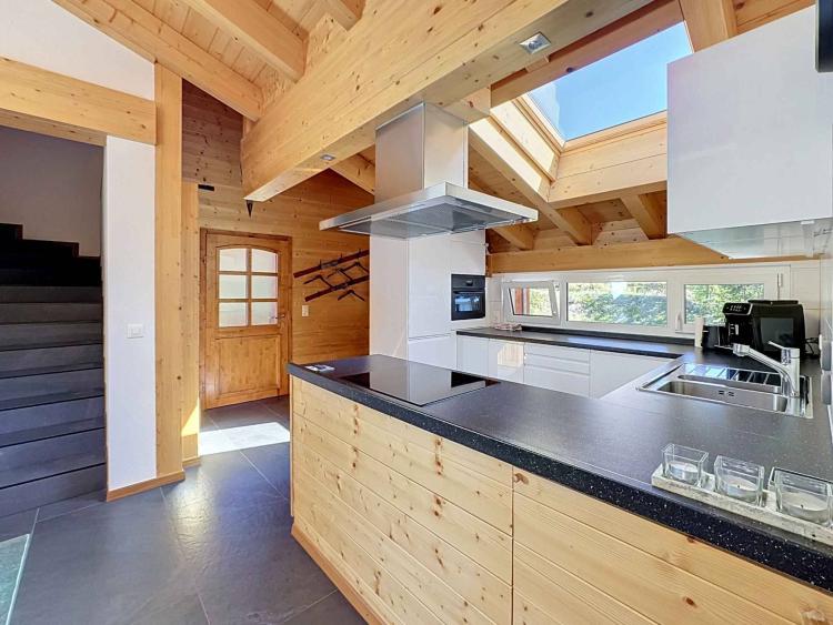 CHALET DE 15,5 PIÈCES
COMPOSÉ DE TROIS APPARTEMENTS INDÉPENDANTS