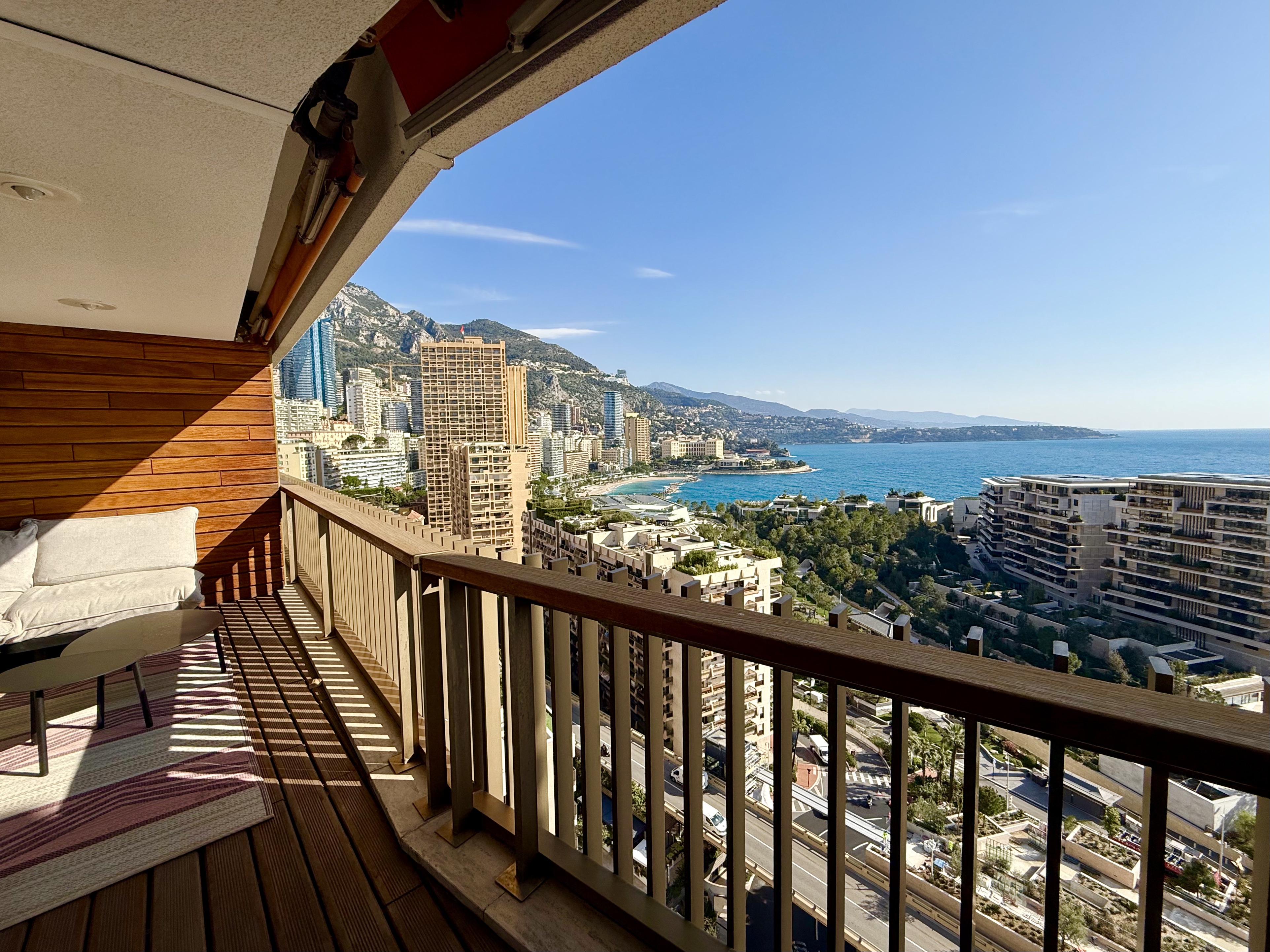 MIRABEAU : Rare appartement de 3 chambres à coucher et belle vue panoramique
