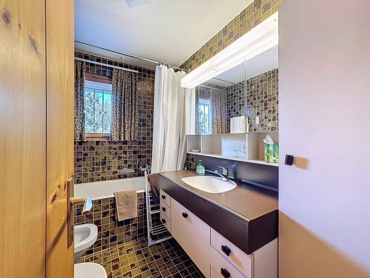 Appartement de 6.5 pièces en attique face au golf avec superbe vue + studio