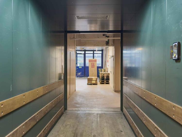 Bureaux lumineux et semi-aménagés à Meyrin