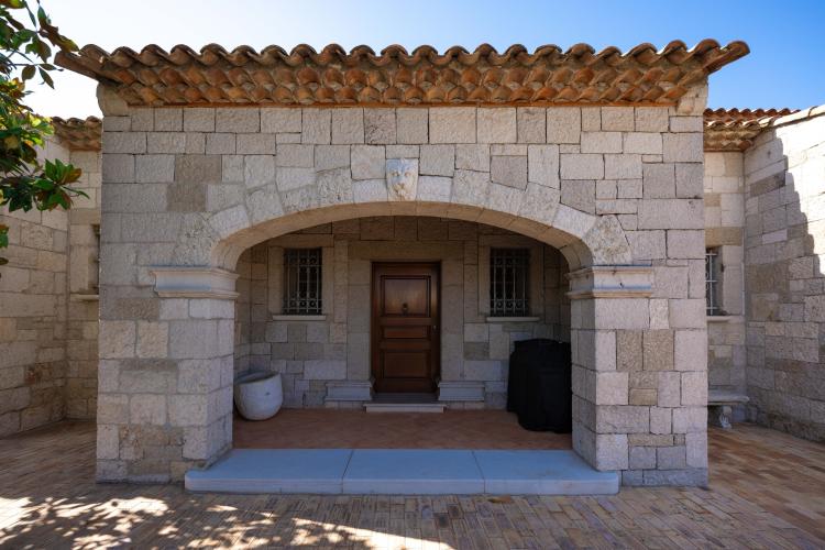 CHARMANTE MAISON PROVENÇALE AVEC PISCINE ET JARDIN
