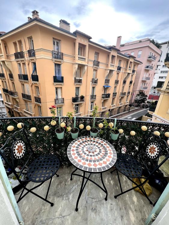 MONTE CARLO - IMMEUBLE BOURGEOIS - 3 PIECES