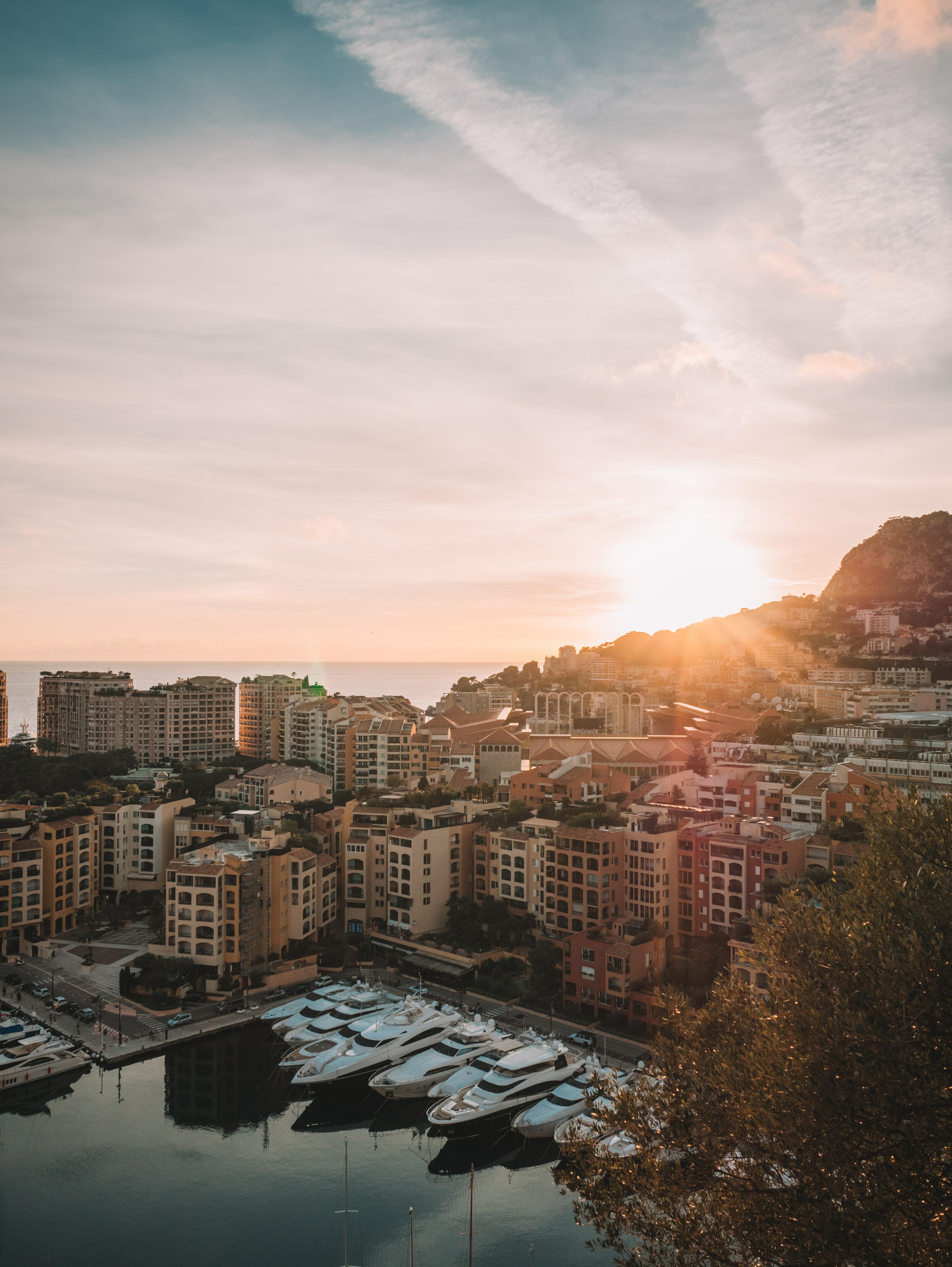 FONTVIEILLE - EMPLACEMENT IDEAL- LOCAL COMMERCIAL OU BUREAU BOTTICELLI
