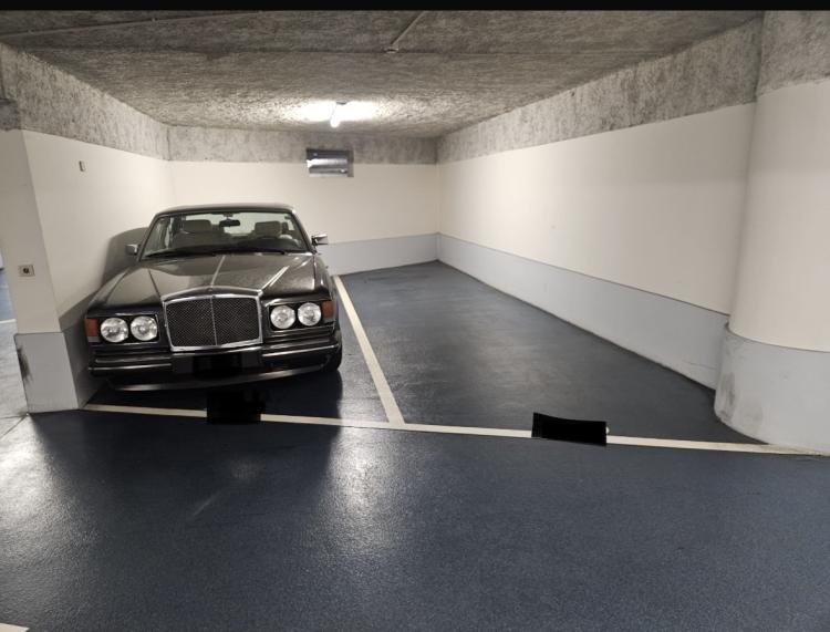PARKING DANS CENTRE DE MONACO