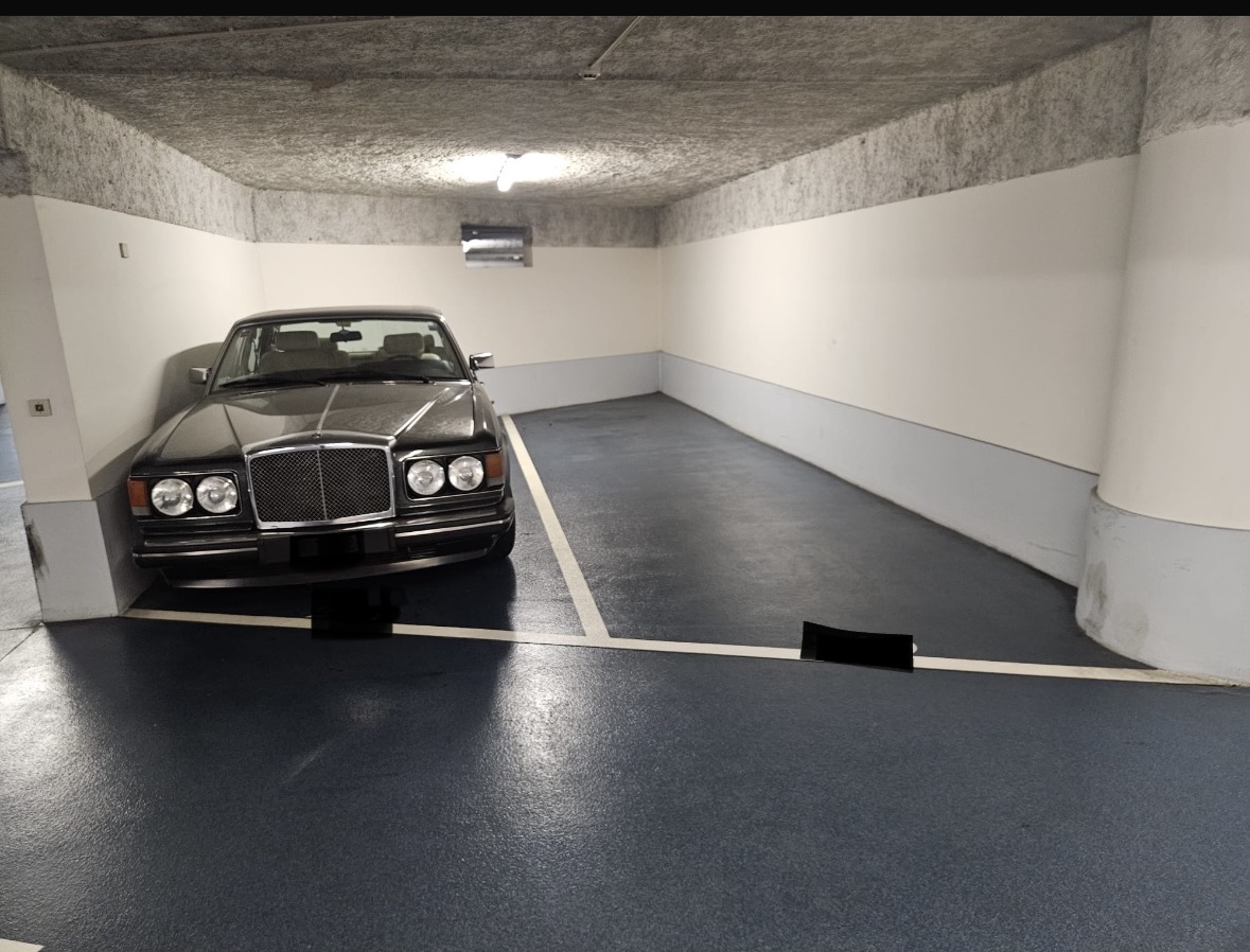 PARKING DANS CENTRE DE MONACO