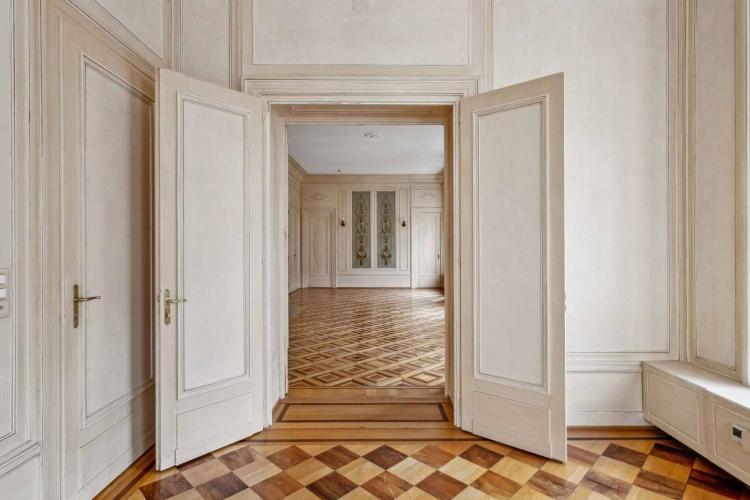 Immeuble administratif rénové d'environ 1300m2 - Quartier des Banques