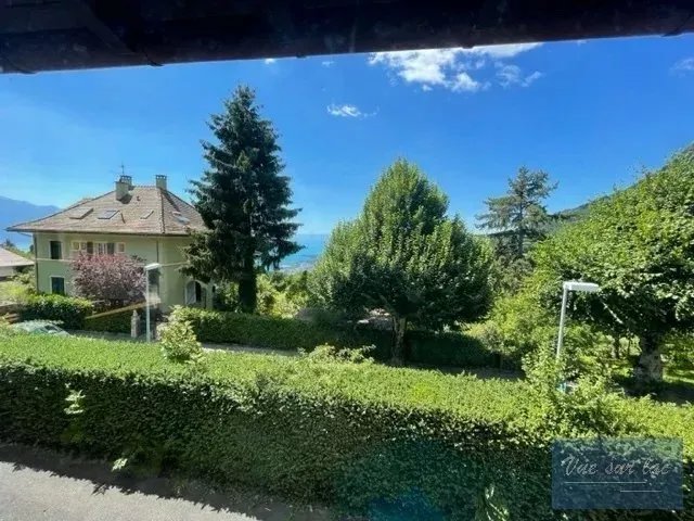 Maison Familiale Des Années 60, Vue Sur Le Lac