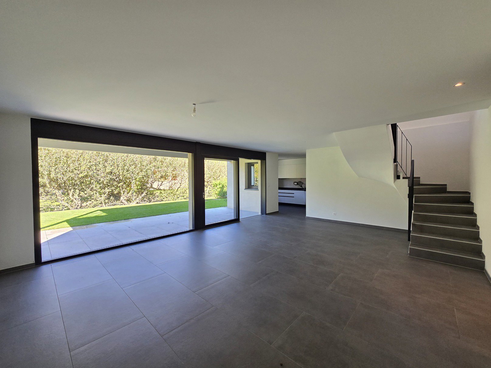 Villa neuve / 203 m2 et 845 m3 / Prix à discuter