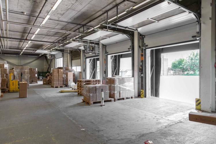 RARE ! Entrepôt logistique de 1'500 m² au centre de Genève