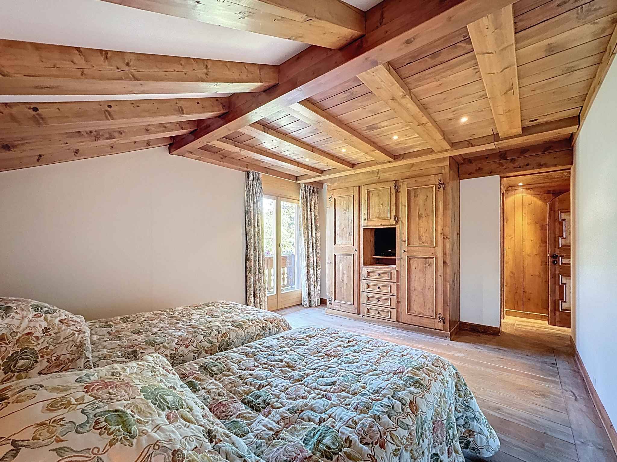 RARE ET EXCLUSIF - SPLENDIDE DUPLEX ATTIQUE AU CENTRE AVEC MAGNIFIQUE VUE