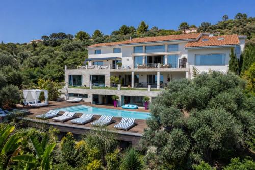 Villa D 'exception Eze vue mer, proche Monaco avec terrain constructible