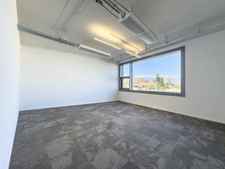 Bureau Plug & Play de 337 m² – Atrium Park, Meyrin