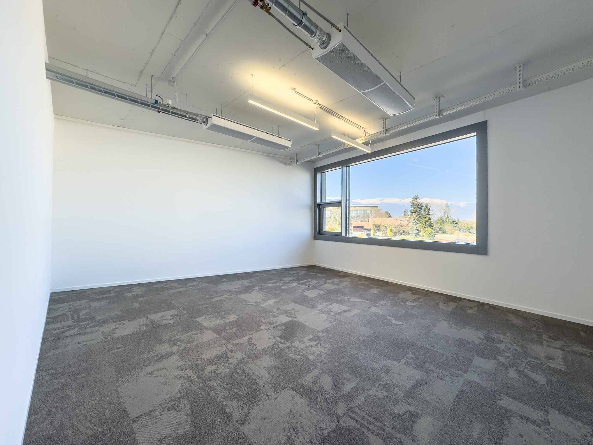 Bureau Plug & Play de 337 m² – Atrium Park, Meyrin