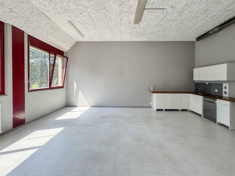 Atelier lumineux de 365 m² à Meyrin
