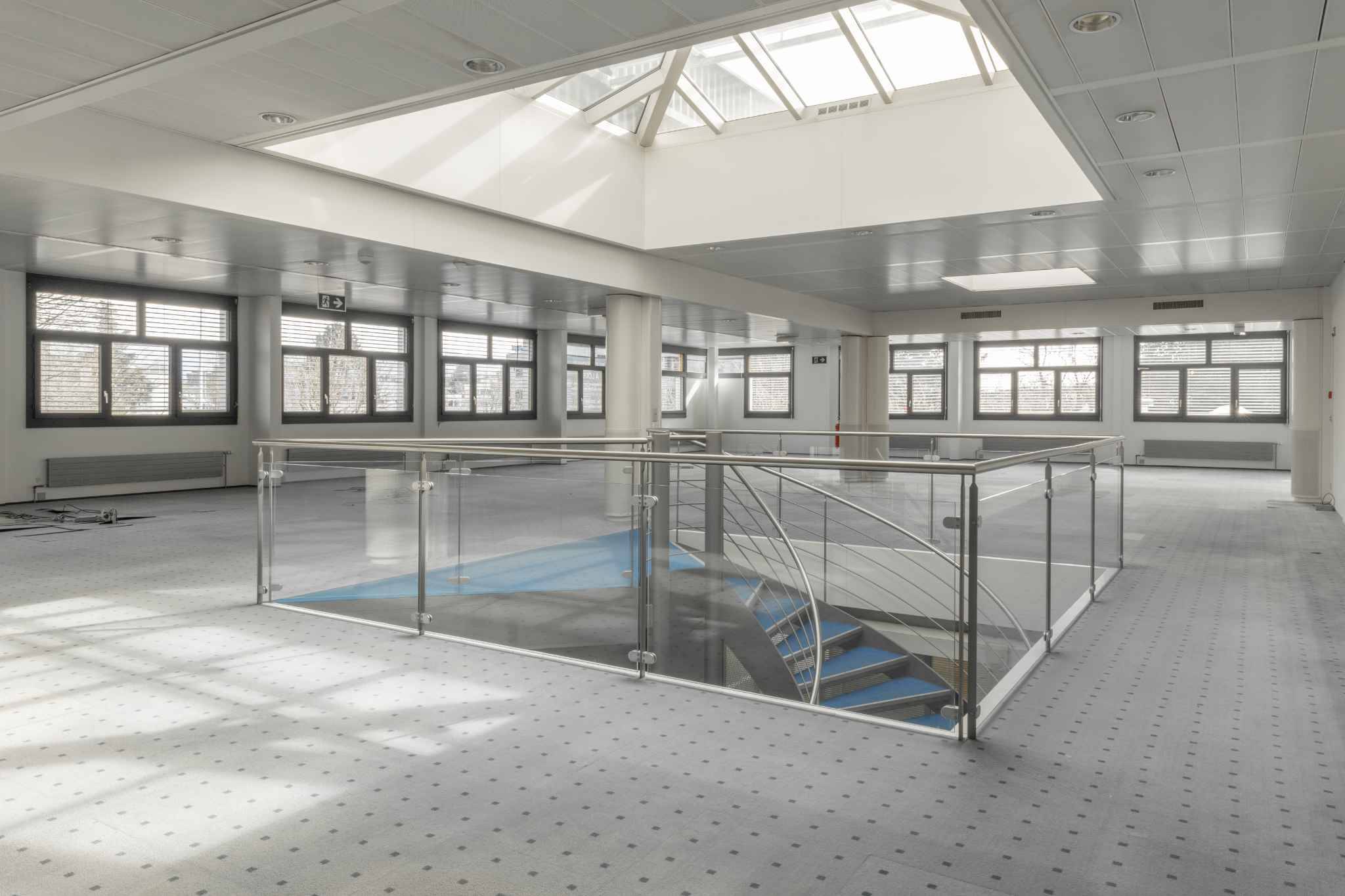 BÂTIMENT MULTIFONCTIONNEL DE 3 NIVEAUX À MEYRIN