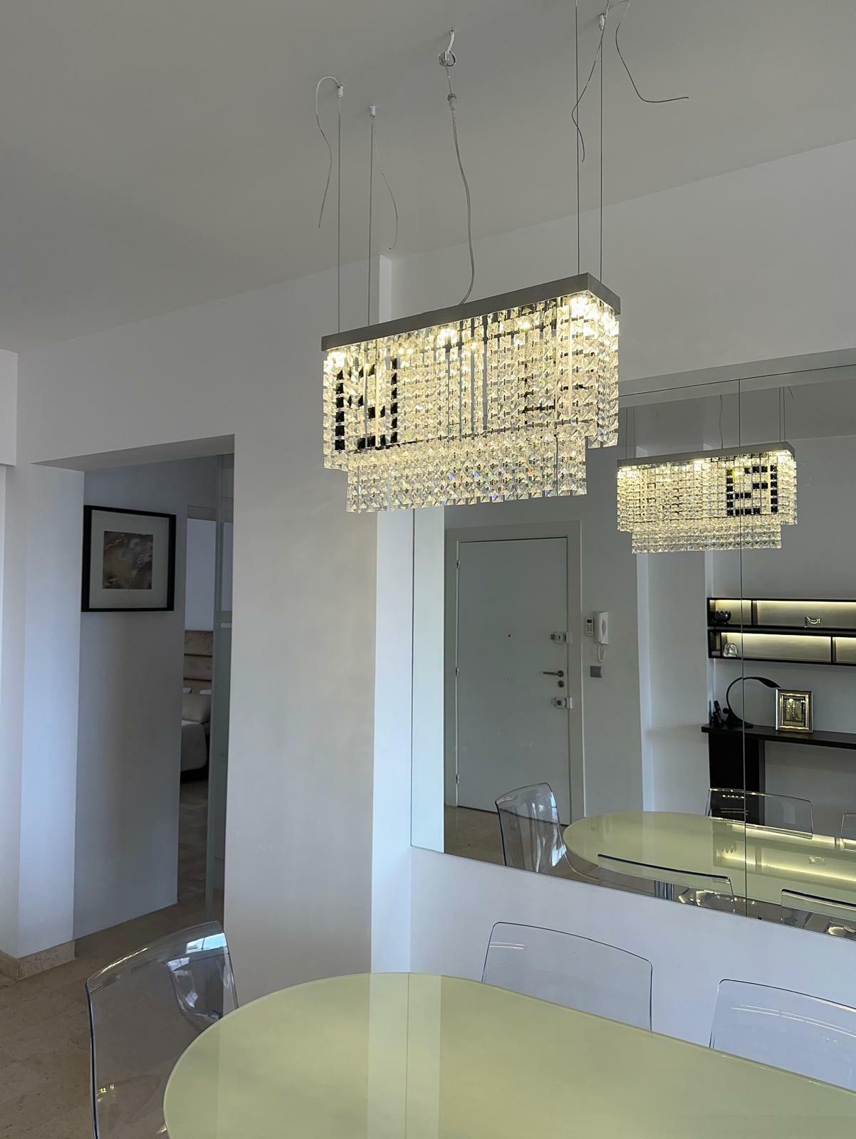 Appartement de quatre pièces en excellent état et élégamment meublé, avec vue sur la mer