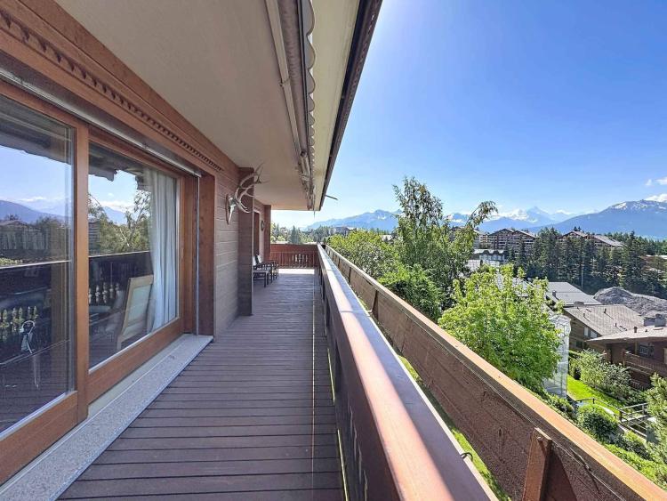 SPLENDIDE APPARTEMENT DE 5.5 PCES AVEC VUE PANORAMIQUE SUR LES ALPES À DEUX PAS DU CENTRE