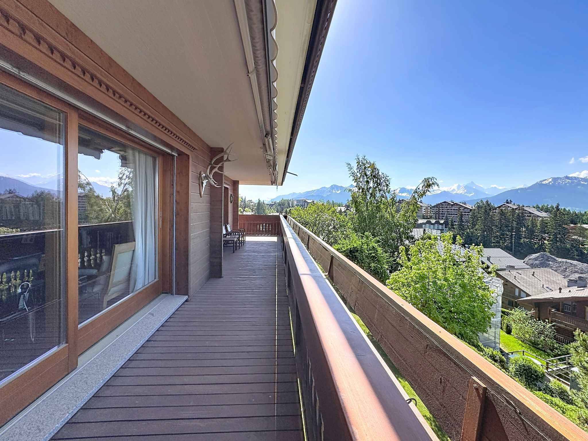 SPLENDIDE APPARTEMENT DE 5.5 PCES AVEC VUE PANORAMIQUE SUR LES ALPES À DEUX PAS DU CENTRE