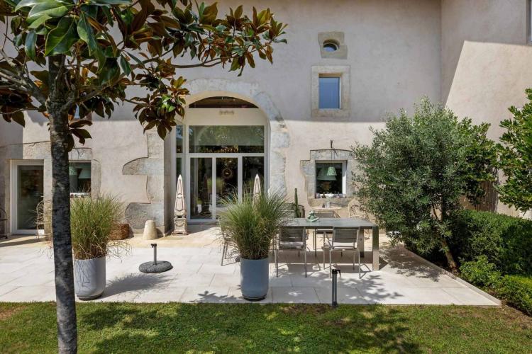Propriété au confort contemporain – 4 suites, luxe et histoire