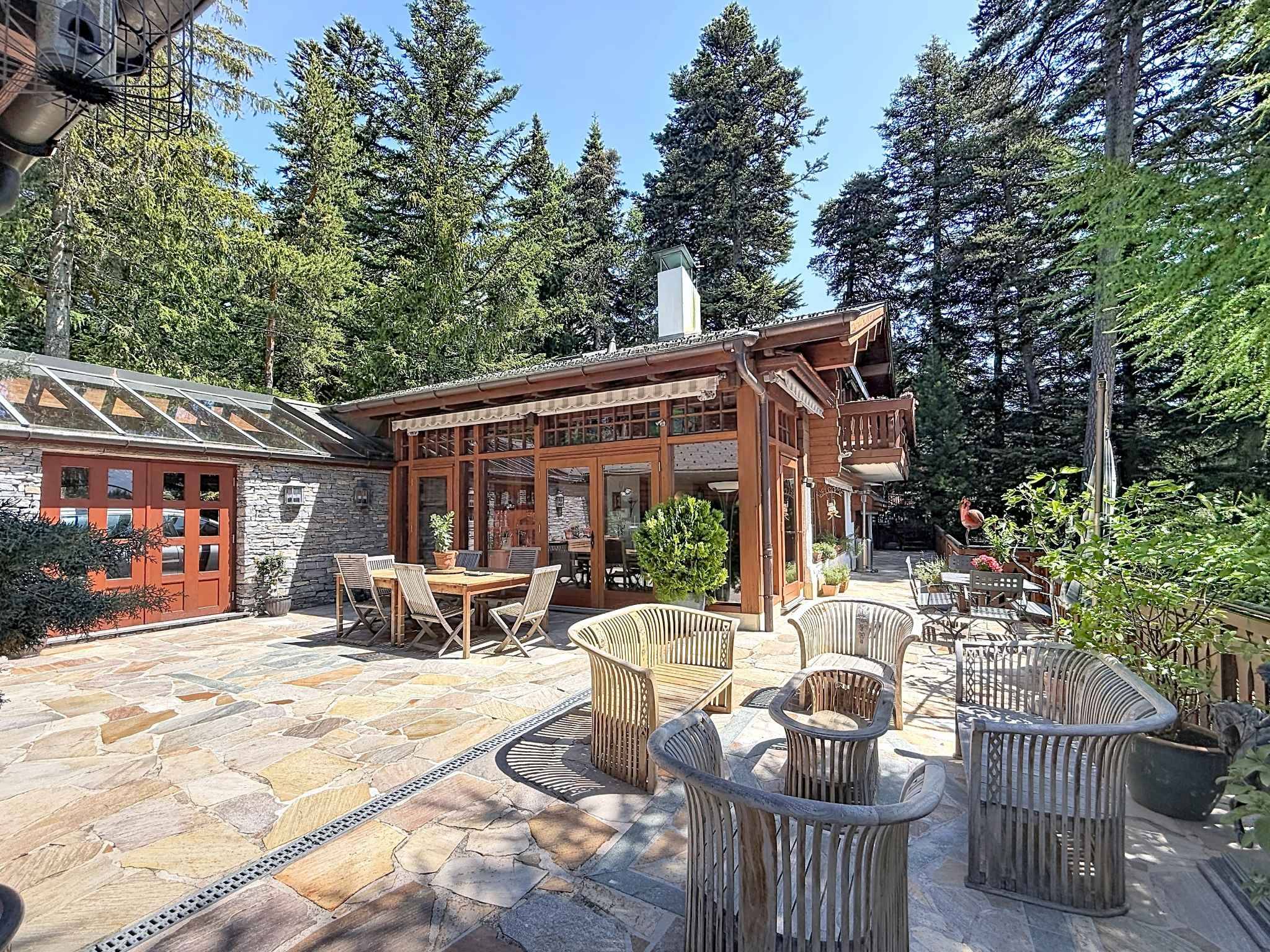 Magnifique chalet avec piscine et spa, à l'abri des regards